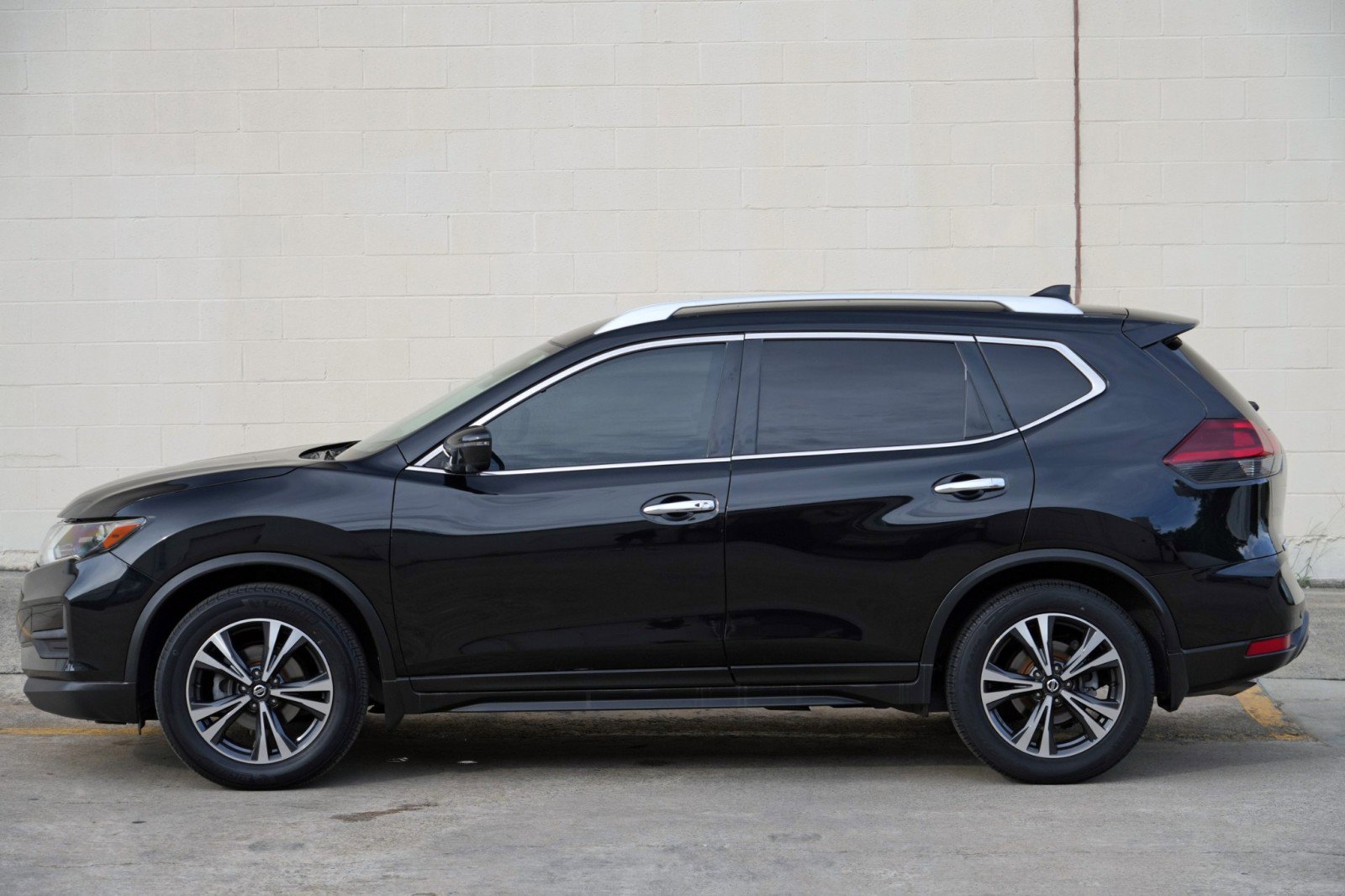 Used 2019 Nissan Rogue SV w/ Premium Package FWD image 47