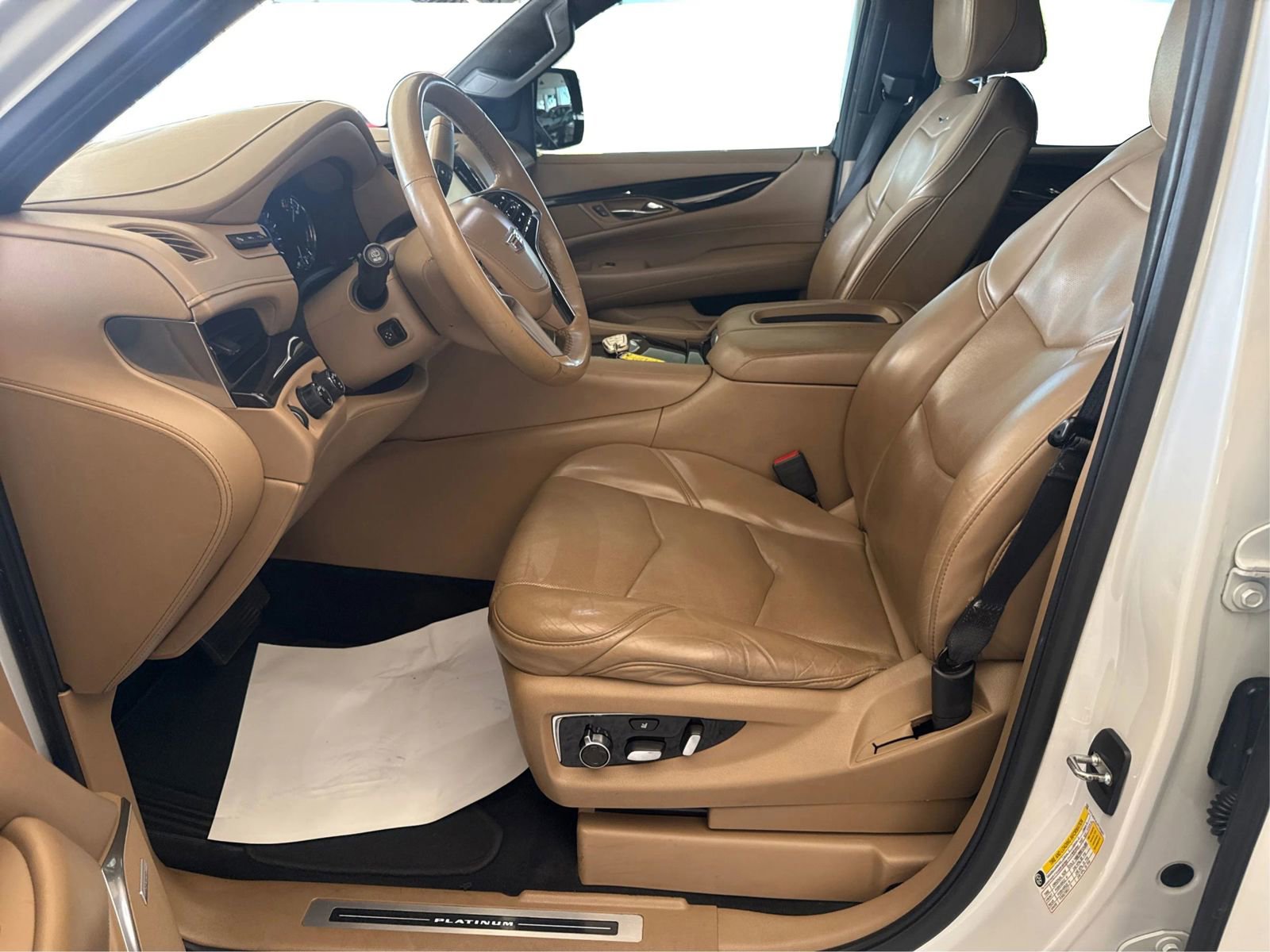 Used 2018 Cadillac Escalade Platinum AWD/4WD image 9