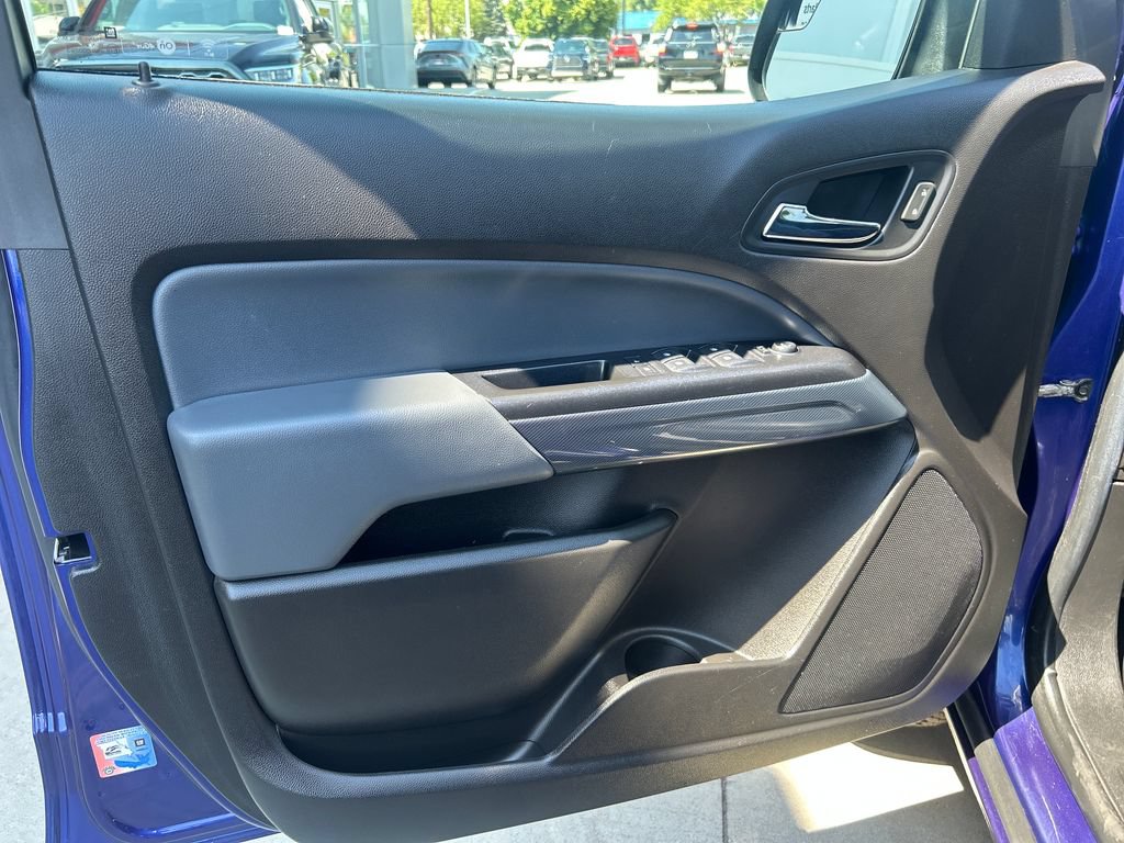 Used 2017 Chevrolet Colorado Z71 AWD/4WD image 11