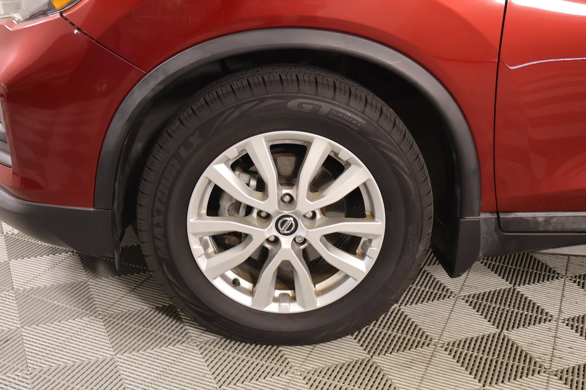 Used 2018 Nissan Rogue SV FWD image 17