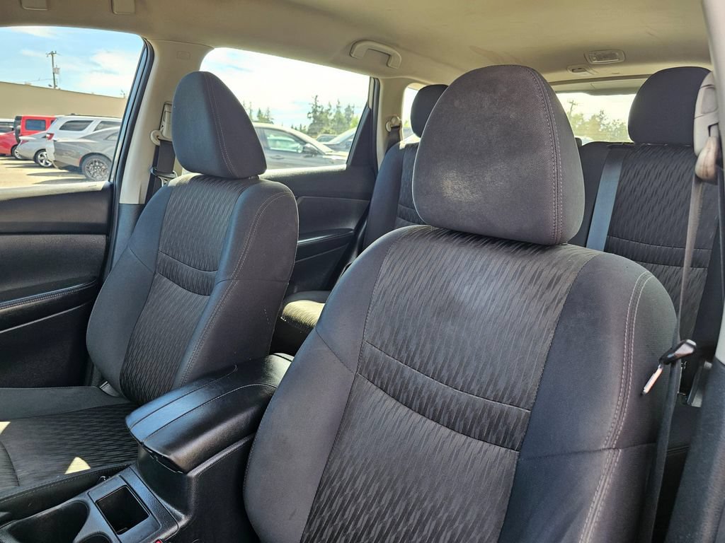 Used 2019 Nissan Rogue S FWD image 21