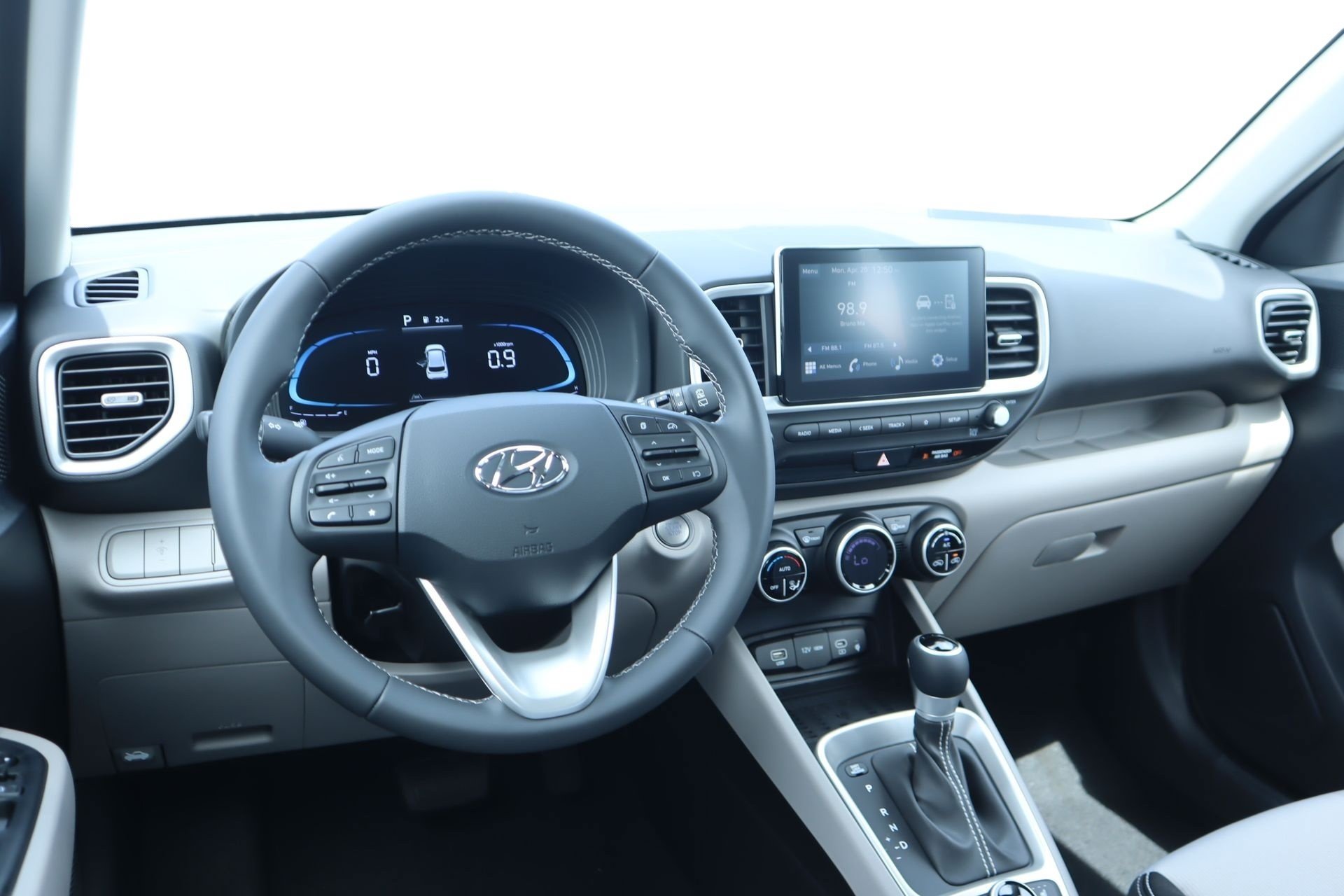New 2026 Hyundai Venue SEL FWD image 10