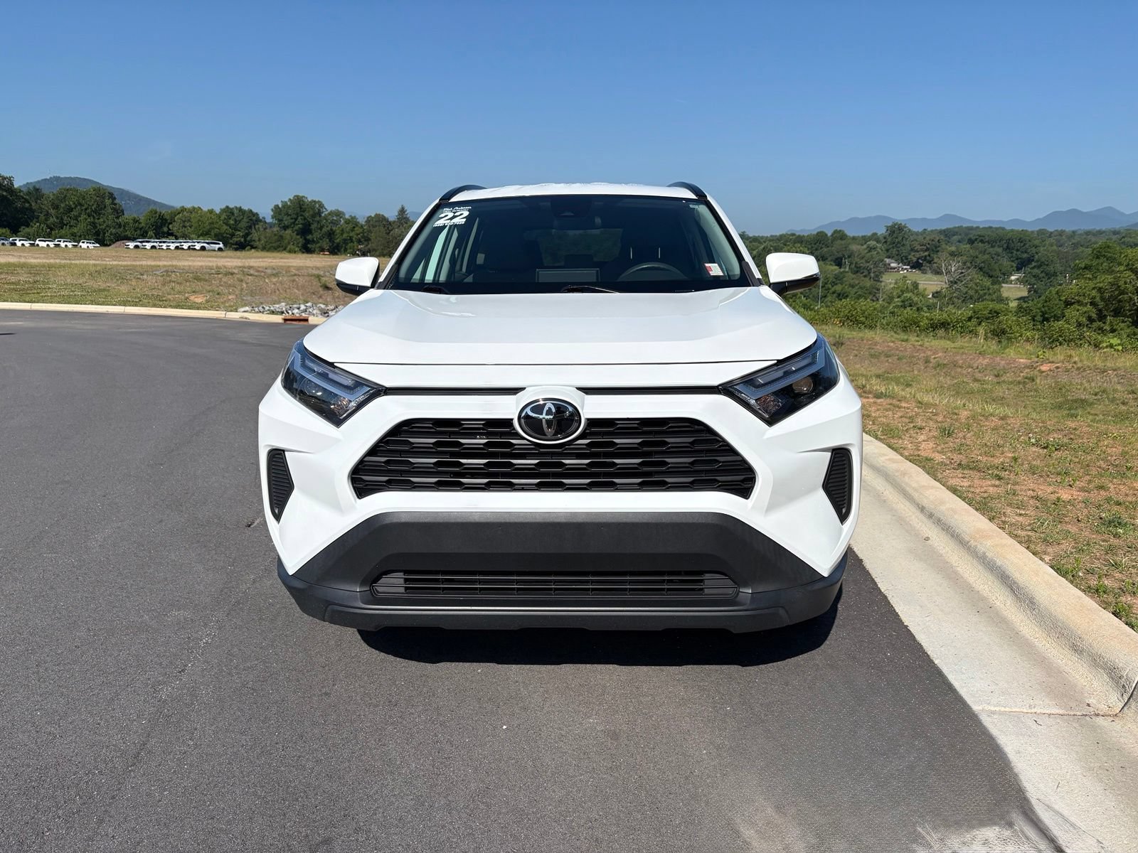 Used 2022 Toyota RAV4 XLE FWD image 2