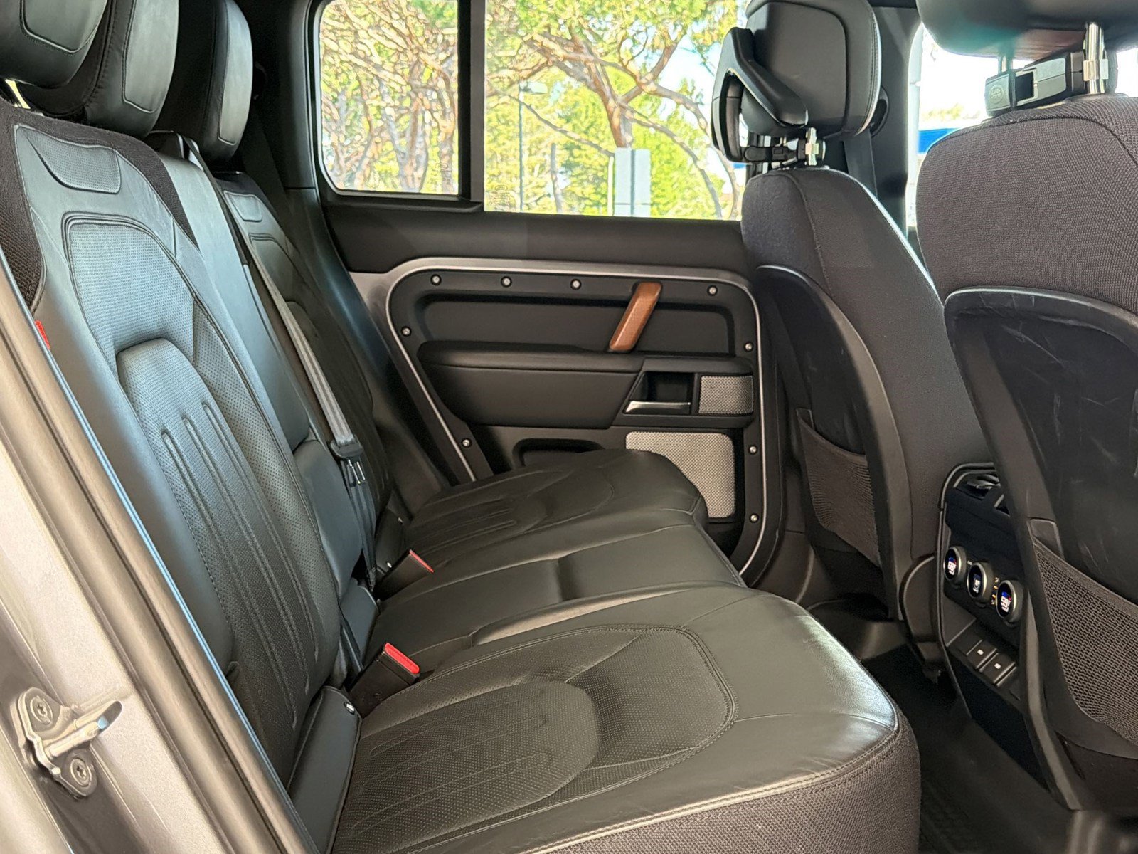 Used 2023 Land Rover Defender 130 X image 30