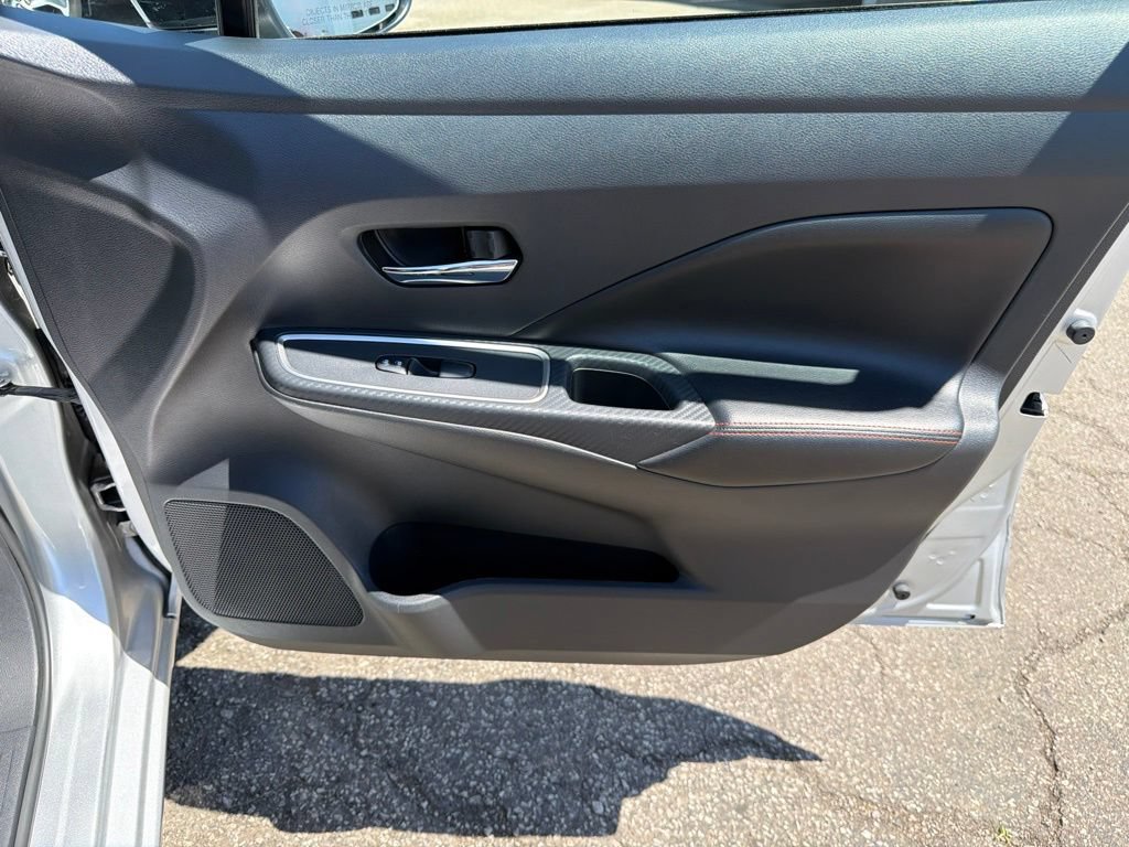 Used 2024 Nissan Versa SR FWD image 12