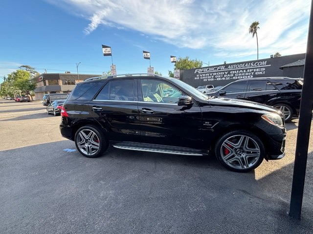 Used 2012 Mercedes-Benz ML 63 AMG 4MATIC w/ AMG Performance Pkg image 24
