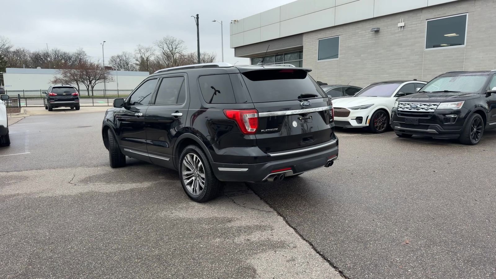Used 2018 Ford Explorer Platinum AWD/4WD image 8