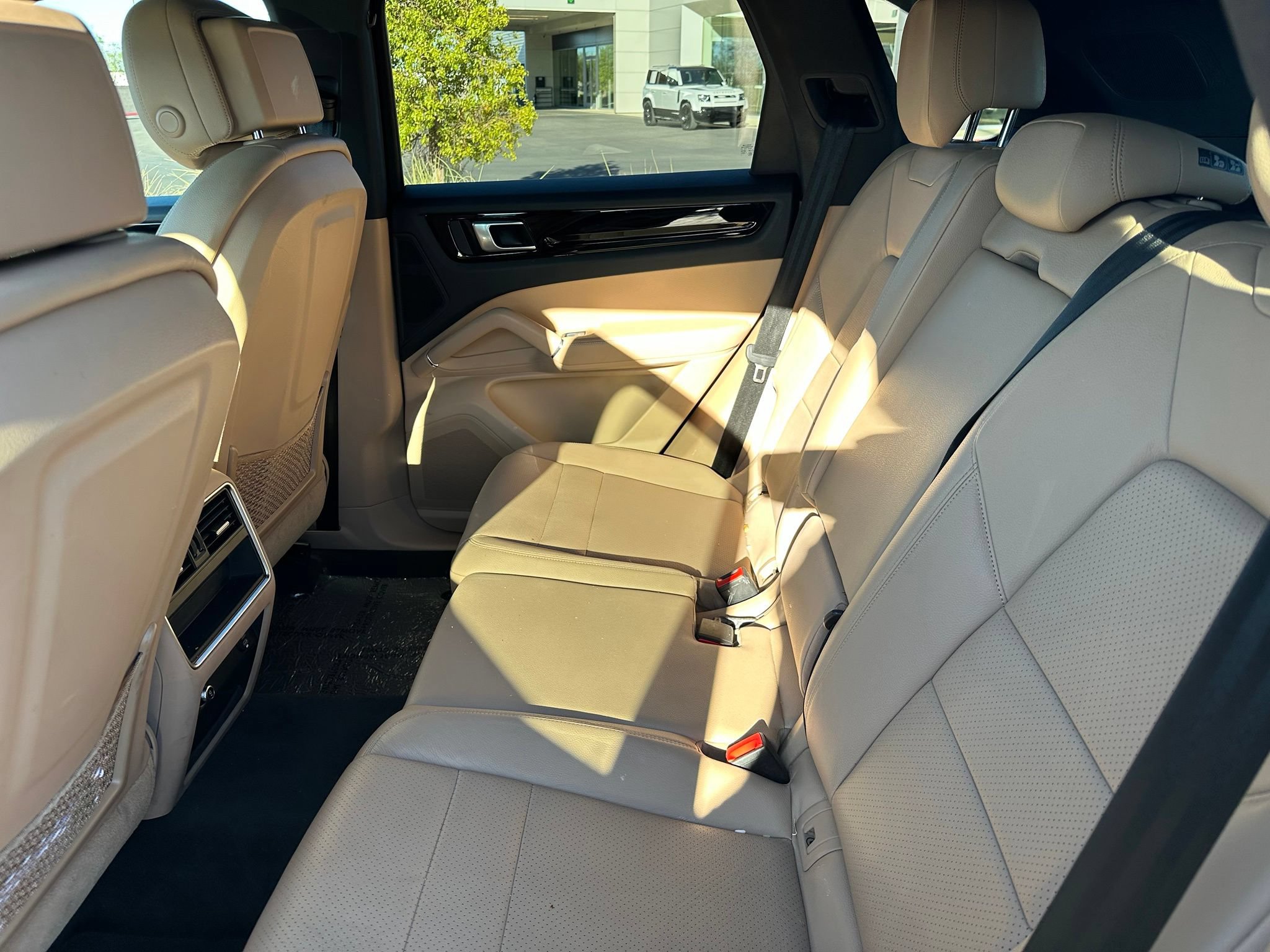 Used 2022 Porsche Cayenne Platinum Edition AWD/4WD image 5