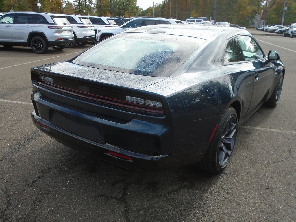 Used 2024 Dodge Charger R/T w/ Plus Group image 2