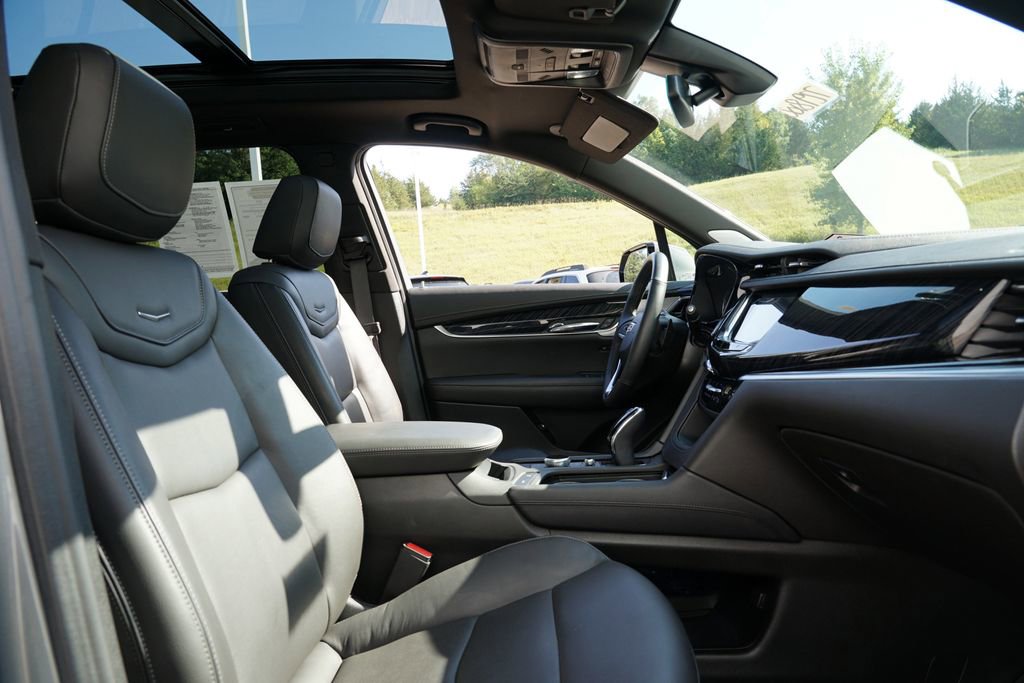 Used 2025 Cadillac XT6 Premium Luxury image 36