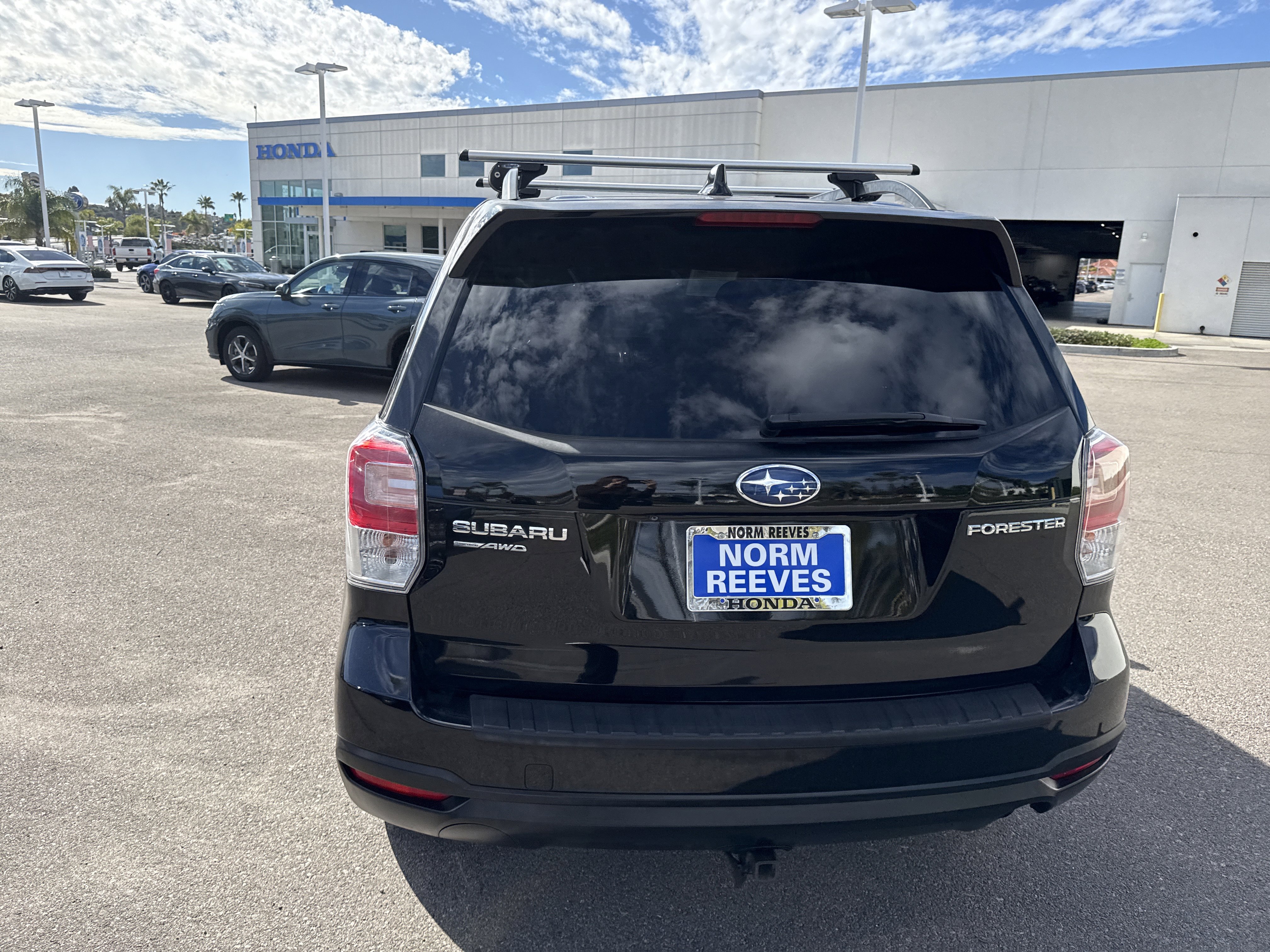 Used 2018 Subaru Forester 2.5i Premium w/ All-Weather Package image 4