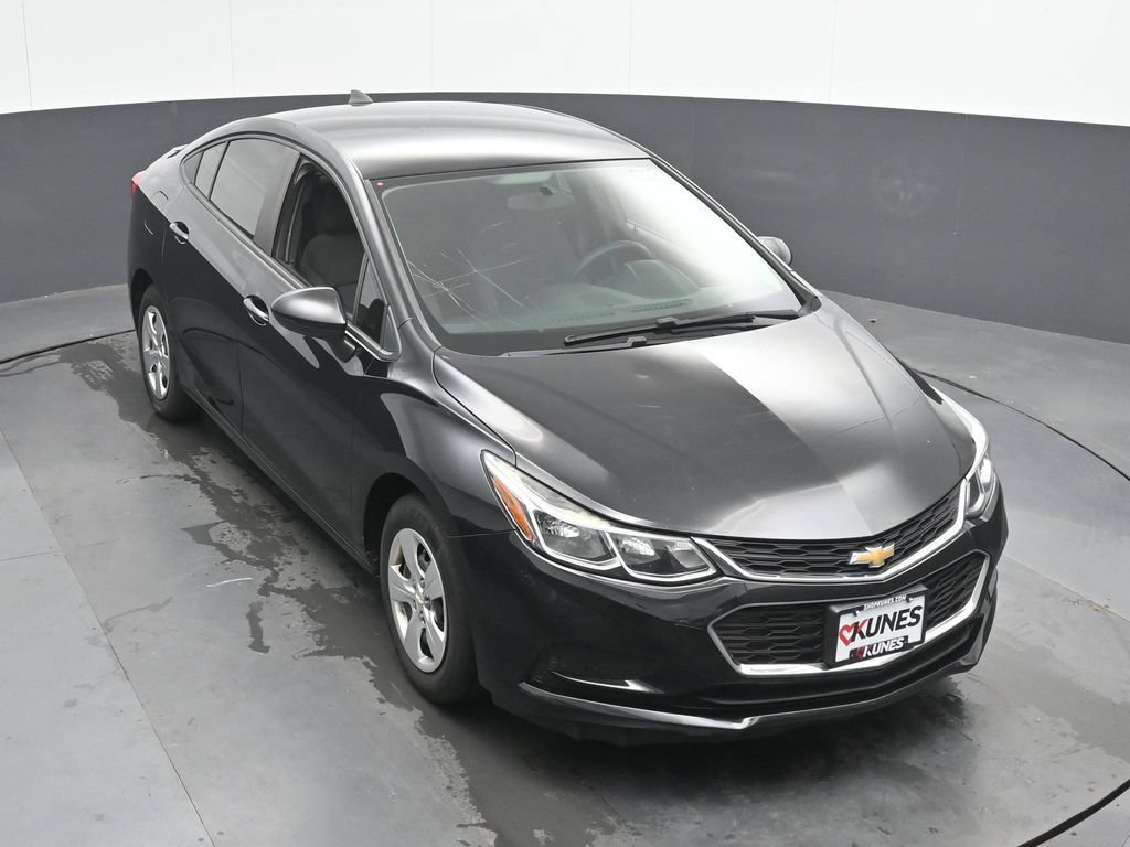 Used 2017 Chevrolet Cruze LS FWD image 31