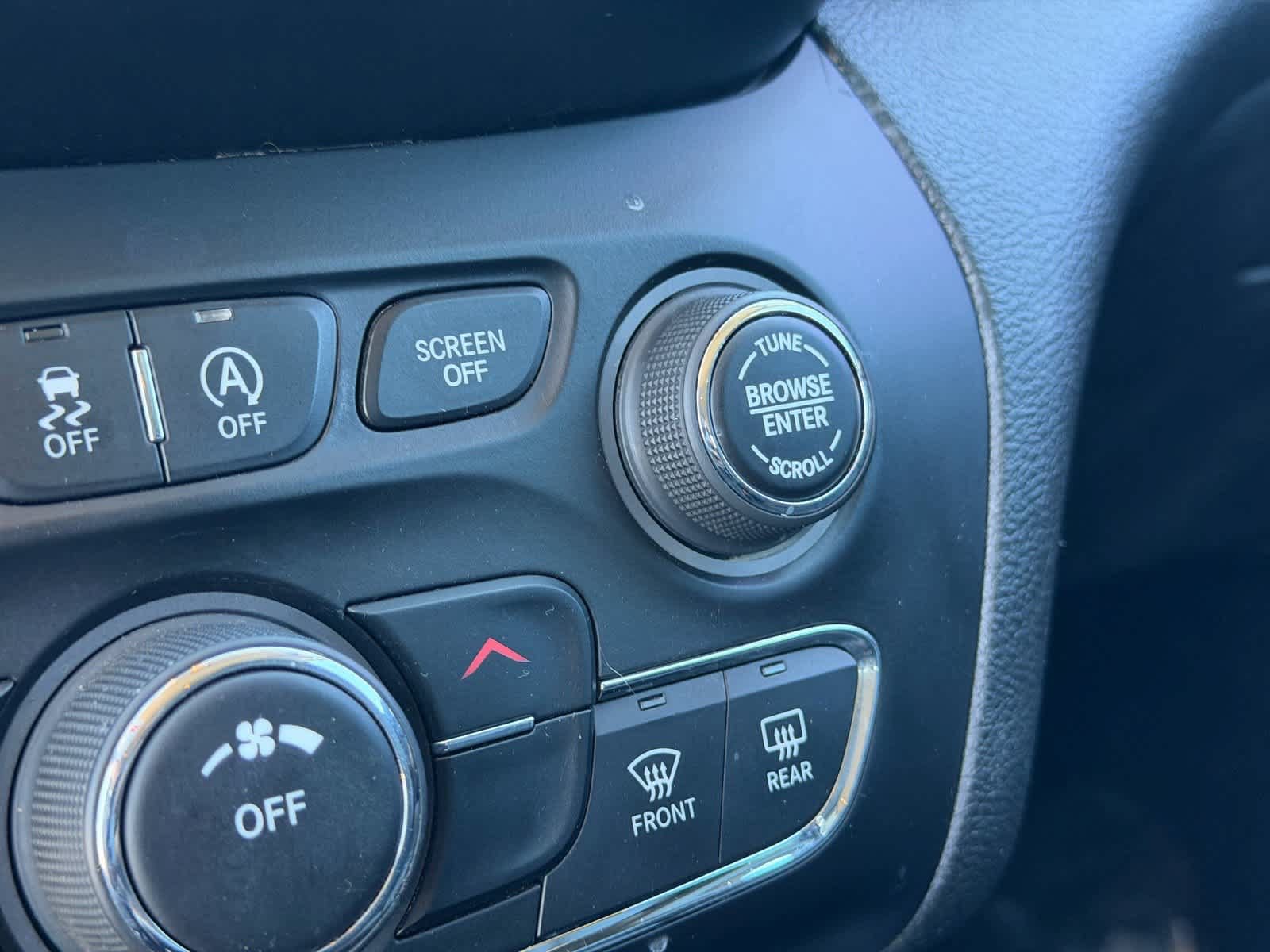 Used 2020 Jeep Cherokee Latitude Plus FWD image 22