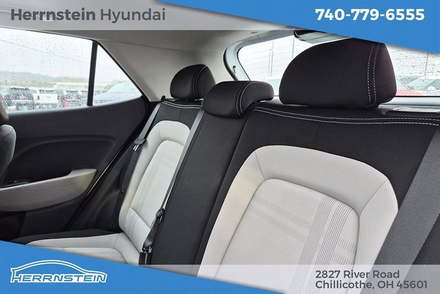 Used 2023 Hyundai Venue SEL image 24