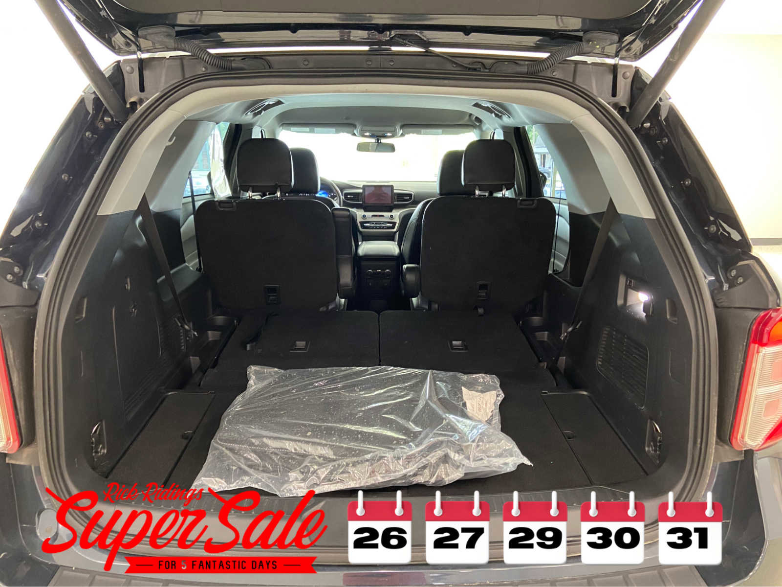 Used 2023 Ford Explorer XLT w/ Equipment Group 202A image 10