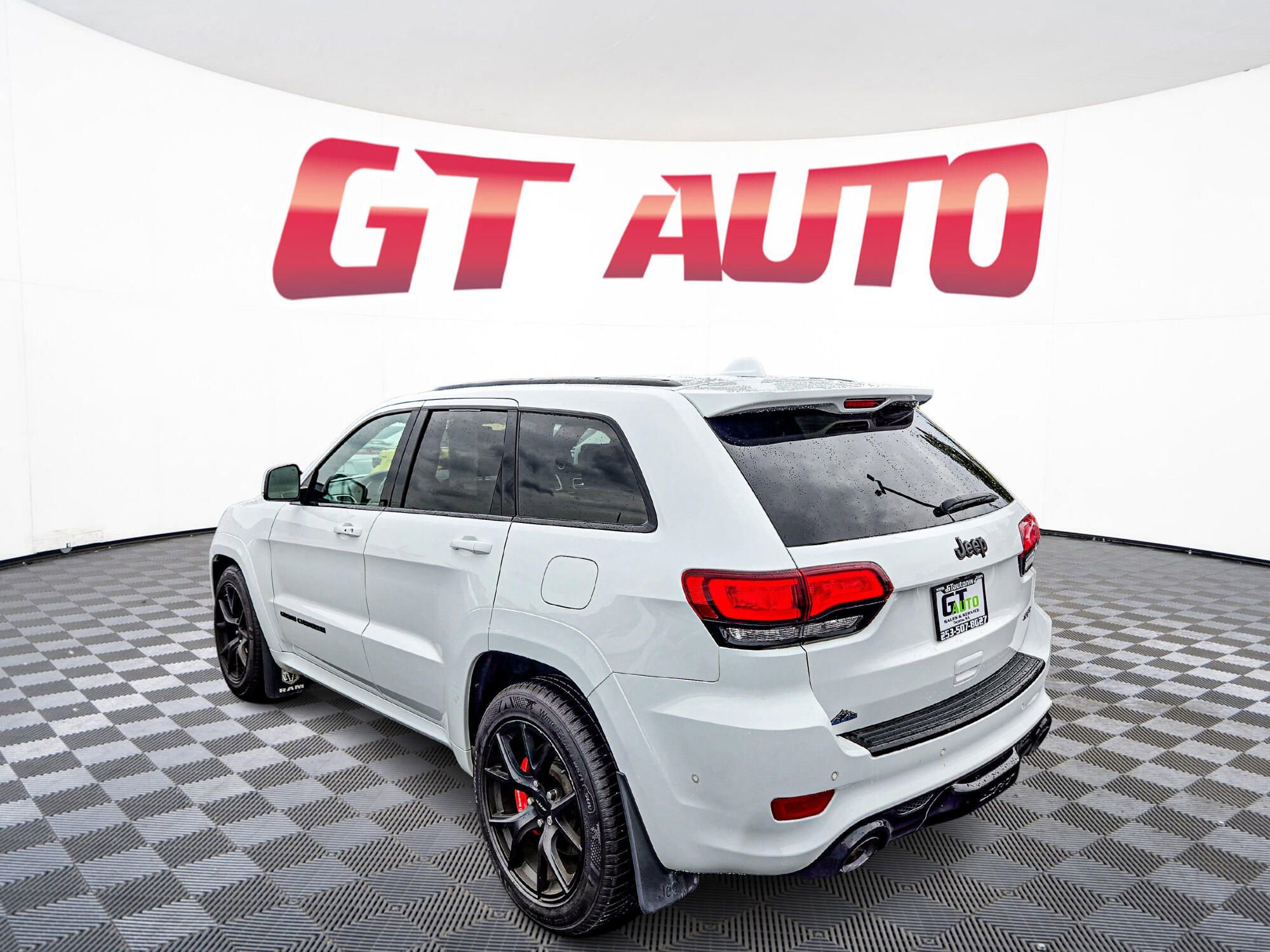 Used 2020 Jeep Grand Cherokee SRT image 5