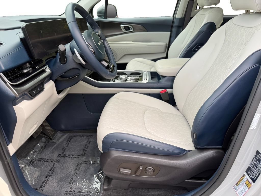 Certified 2025 Kia Carnival SX w/ SX Dark Edition Package FWD image 16