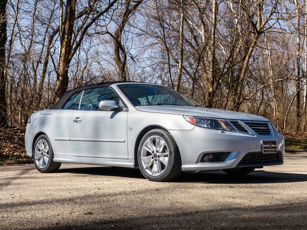 Used 2010 Saab 9-3 Aero w/ Aero Premium Package image 2
