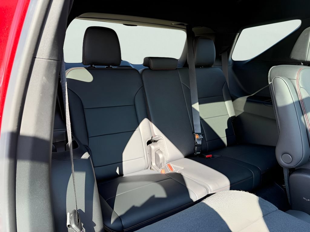 Used 2025 Chevrolet Traverse RS w/ LPO, Floor Liner Package AWD/4WD image 14
