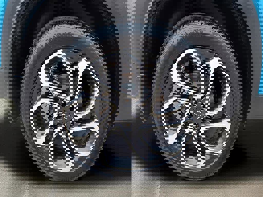 Used 2025 Chevrolet Trax RS w/ Sunroof Package image 7