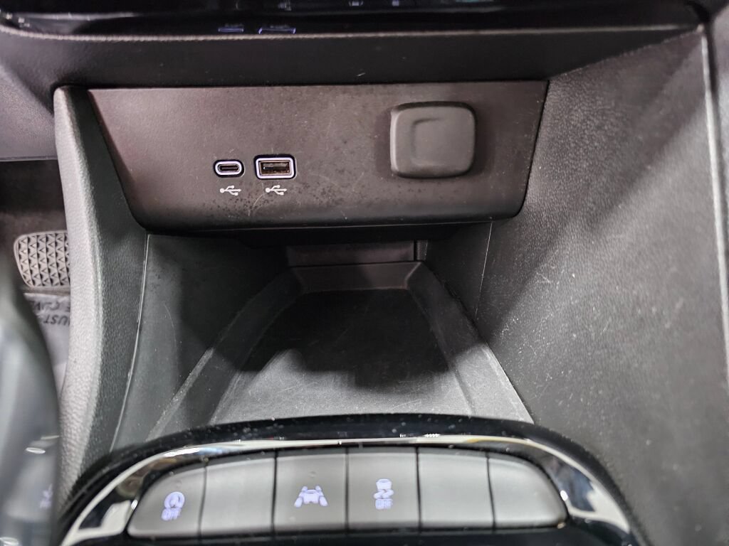 Used 2024 Buick Encore GX Sport Touring FWD image 21