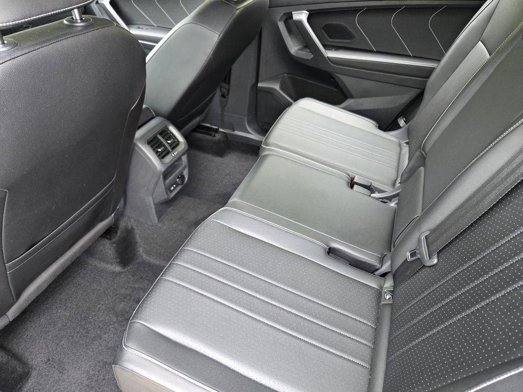 Used 2023 Volkswagen Tiguan SE R-Line image 40
