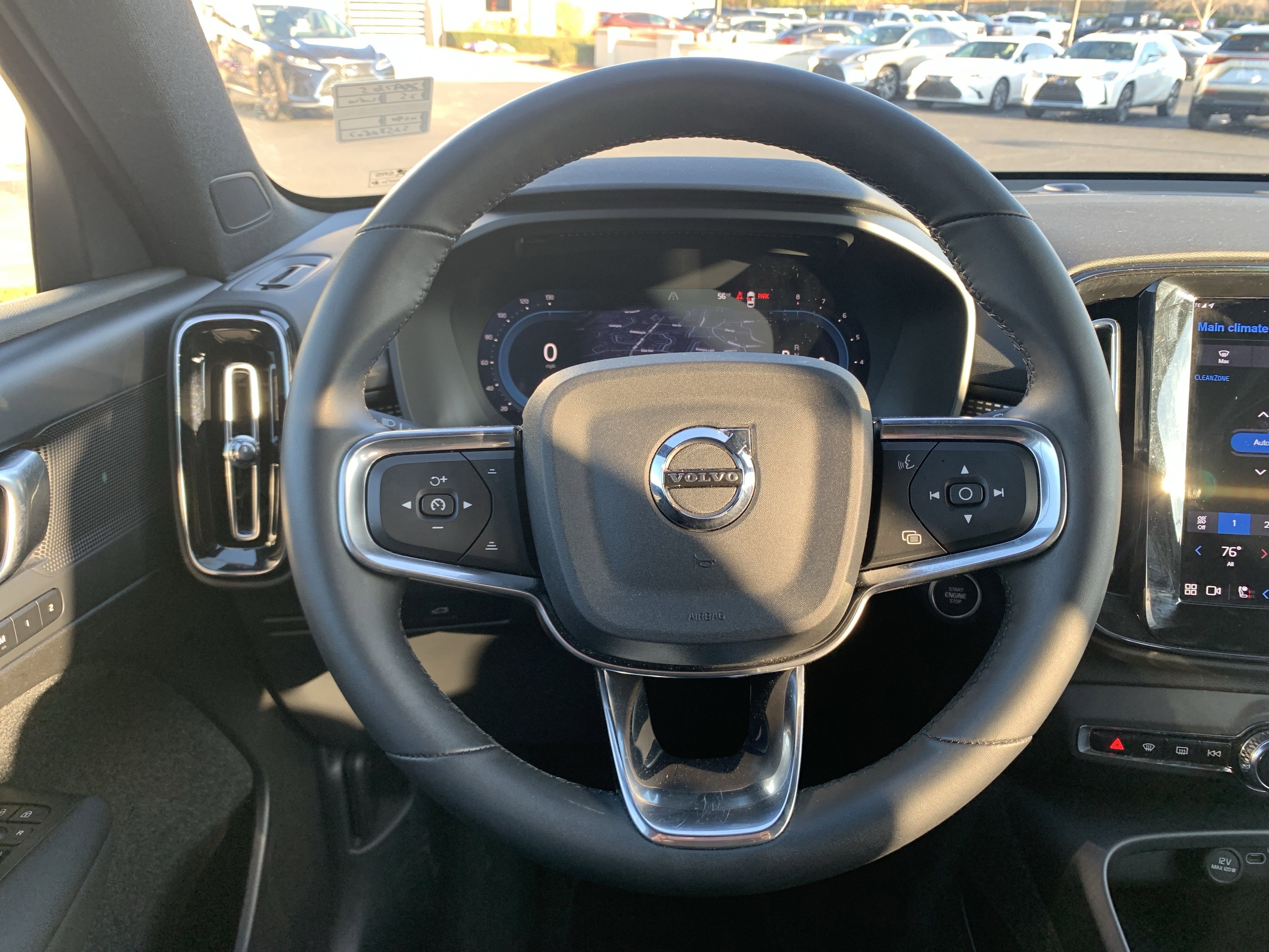 Used 2025 Volvo XC40 B5 Plus image 18