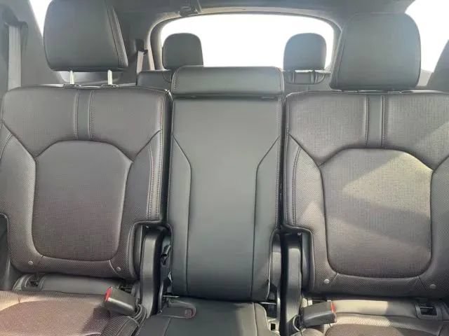 Used 2025 Honda Pilot Black Edition image 20