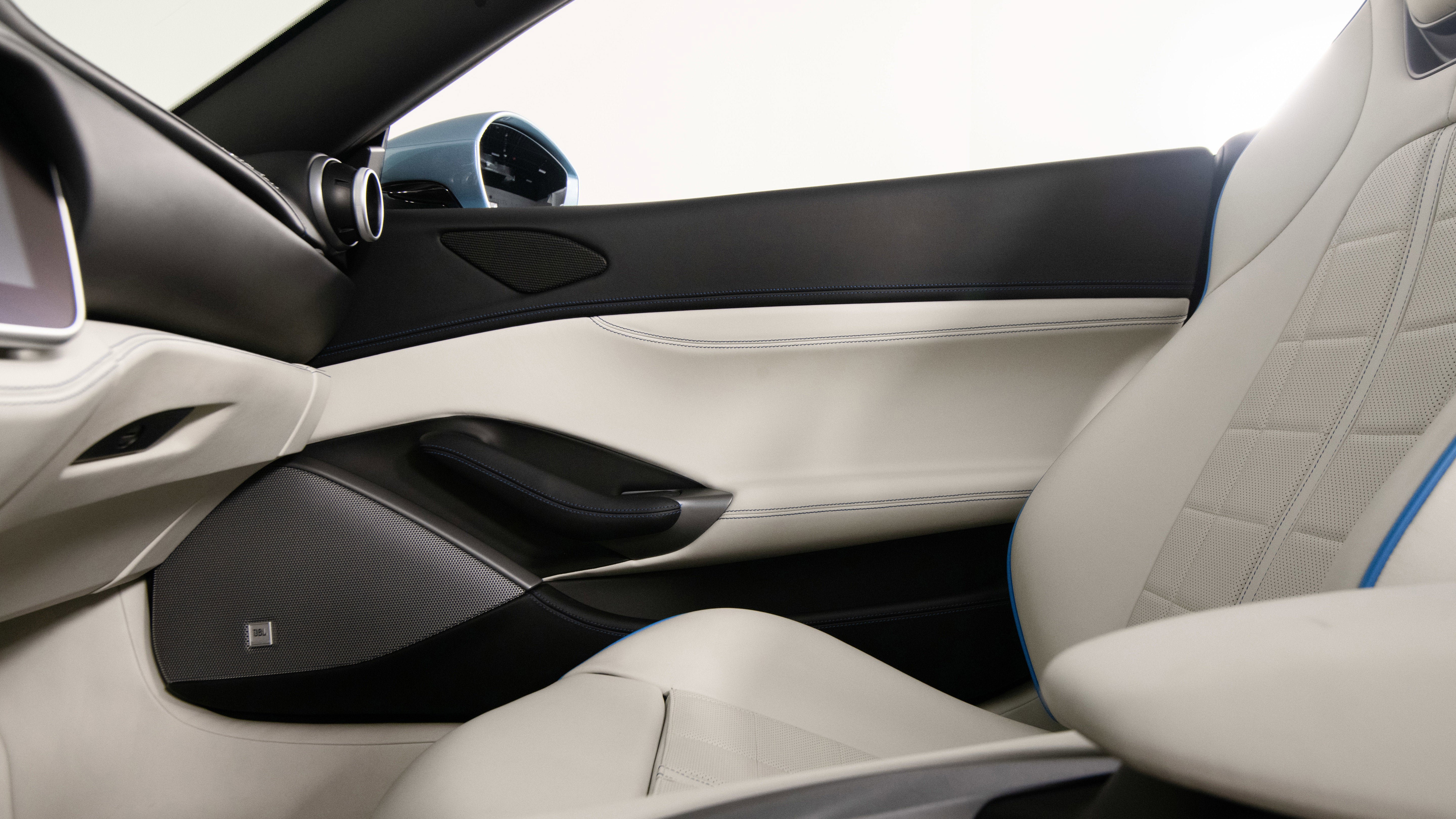 Certified 2023 Ferrari Portofino M RWD image 32