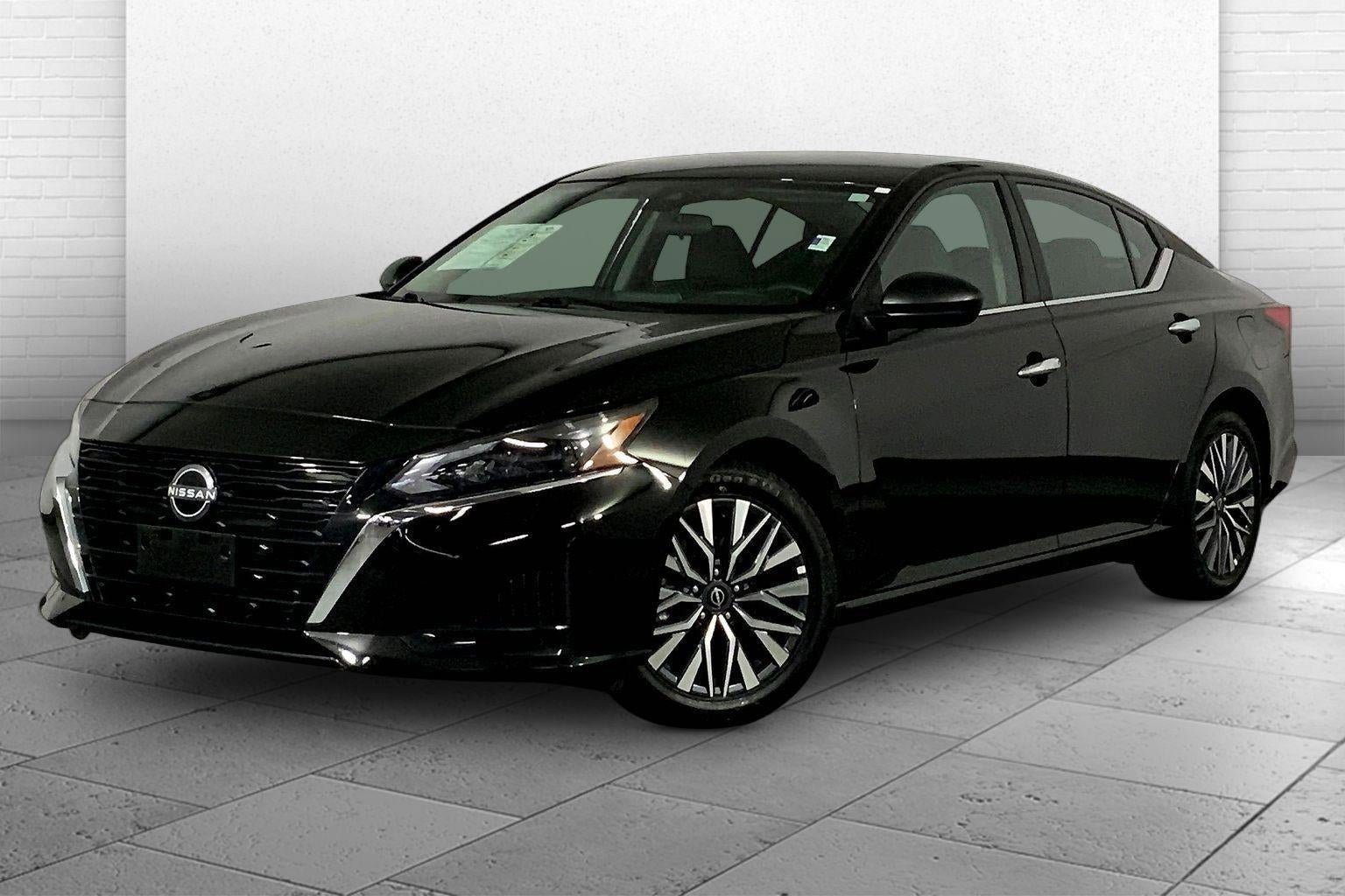 Used 2025 Nissan Altima 2.5 SV image 12