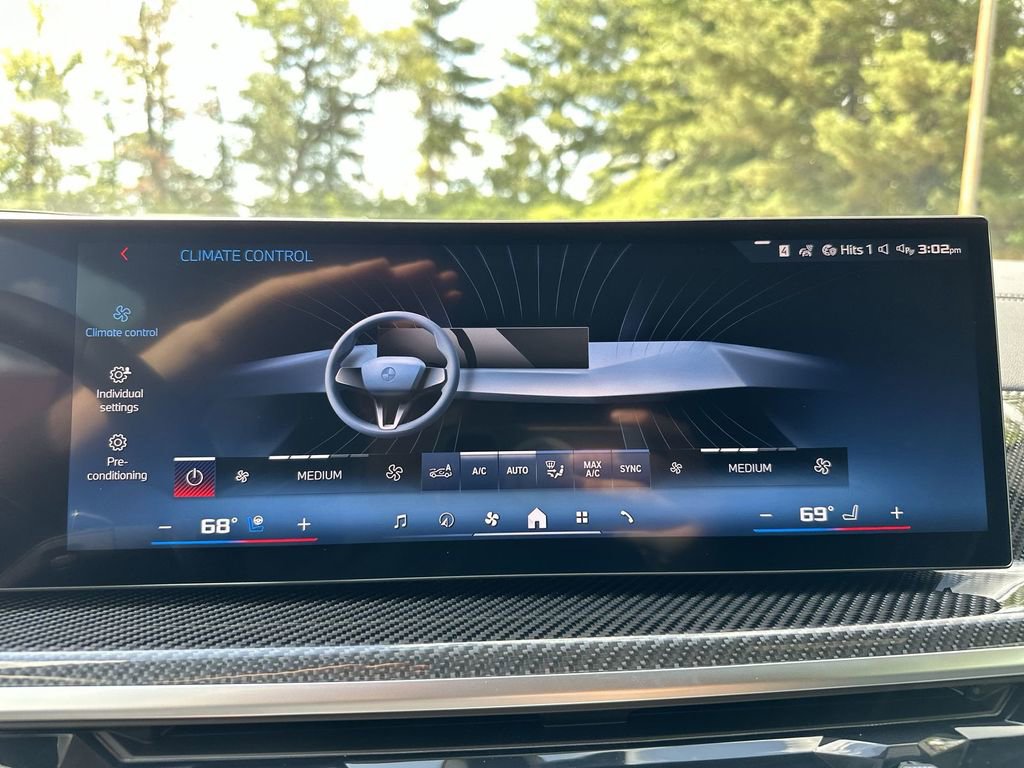 Used 2025 BMW X7 M60i image 43