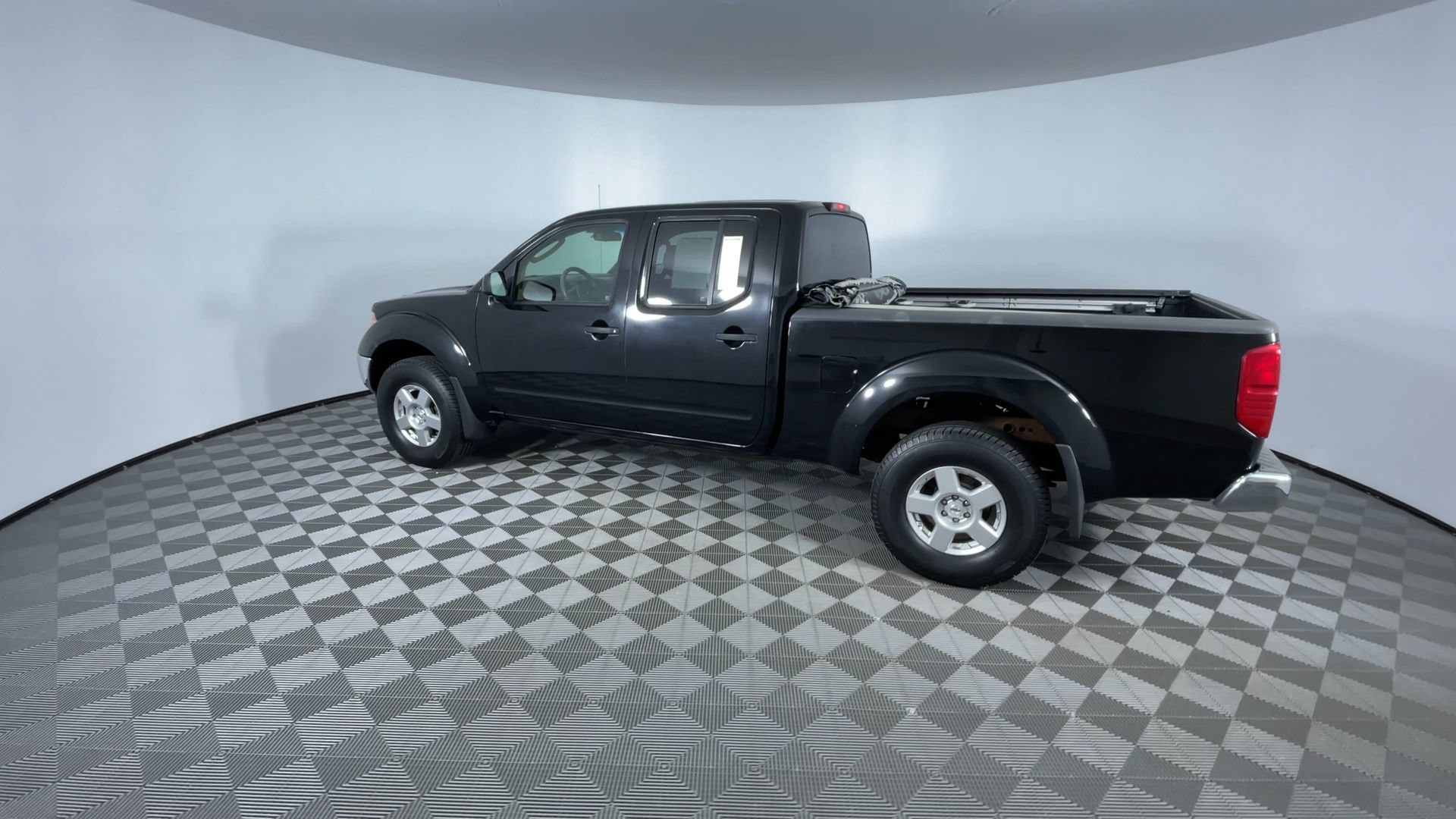 Used 2008 Nissan Frontier SE w/ SE Value Truck Pkg AWD/4WD image 6
