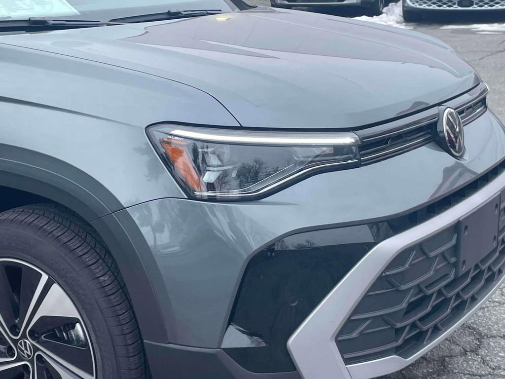 New 2026 Volkswagen Taos SE image 10