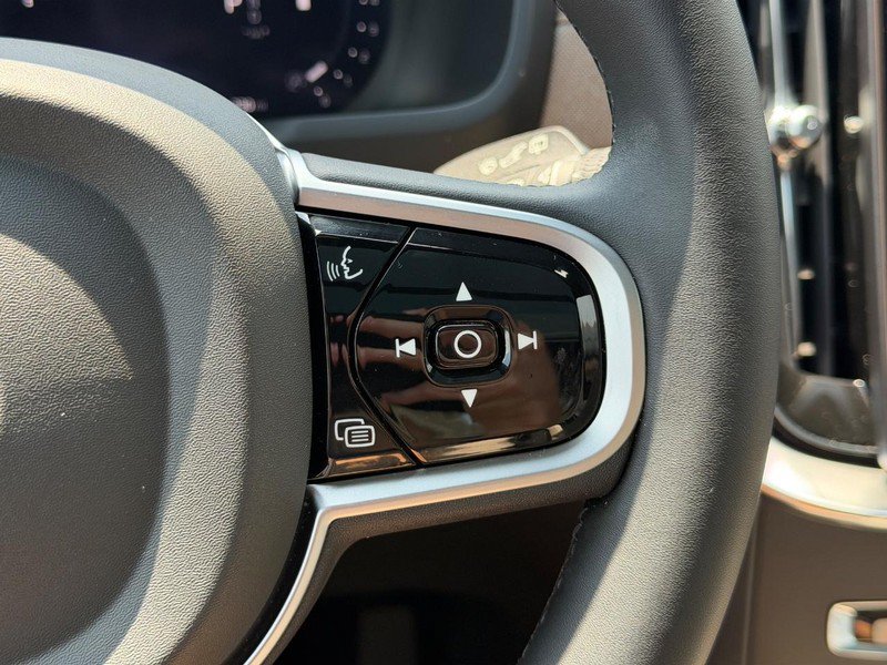 Certified 2025 Volvo XC90 B5 Plus AWD/4WD image 18