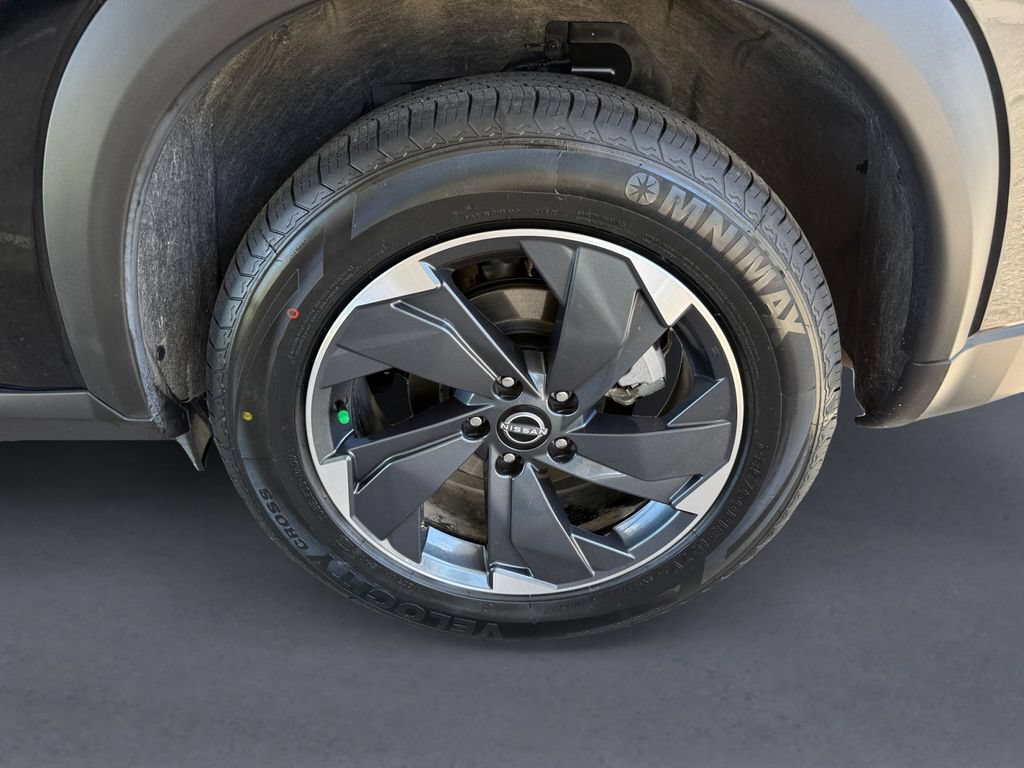 Used 2026 Nissan Rogue SV AWD/4WD image 14