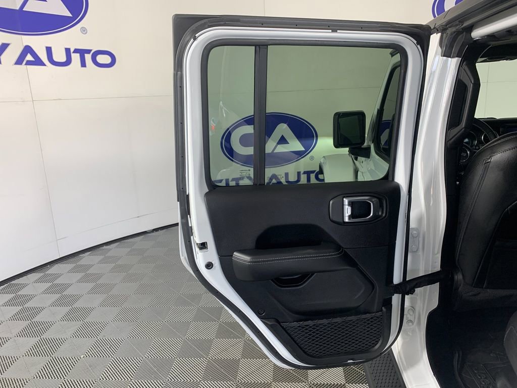Used 2023 Jeep Wrangler Unlimited Sahara AWD/4WD image 32