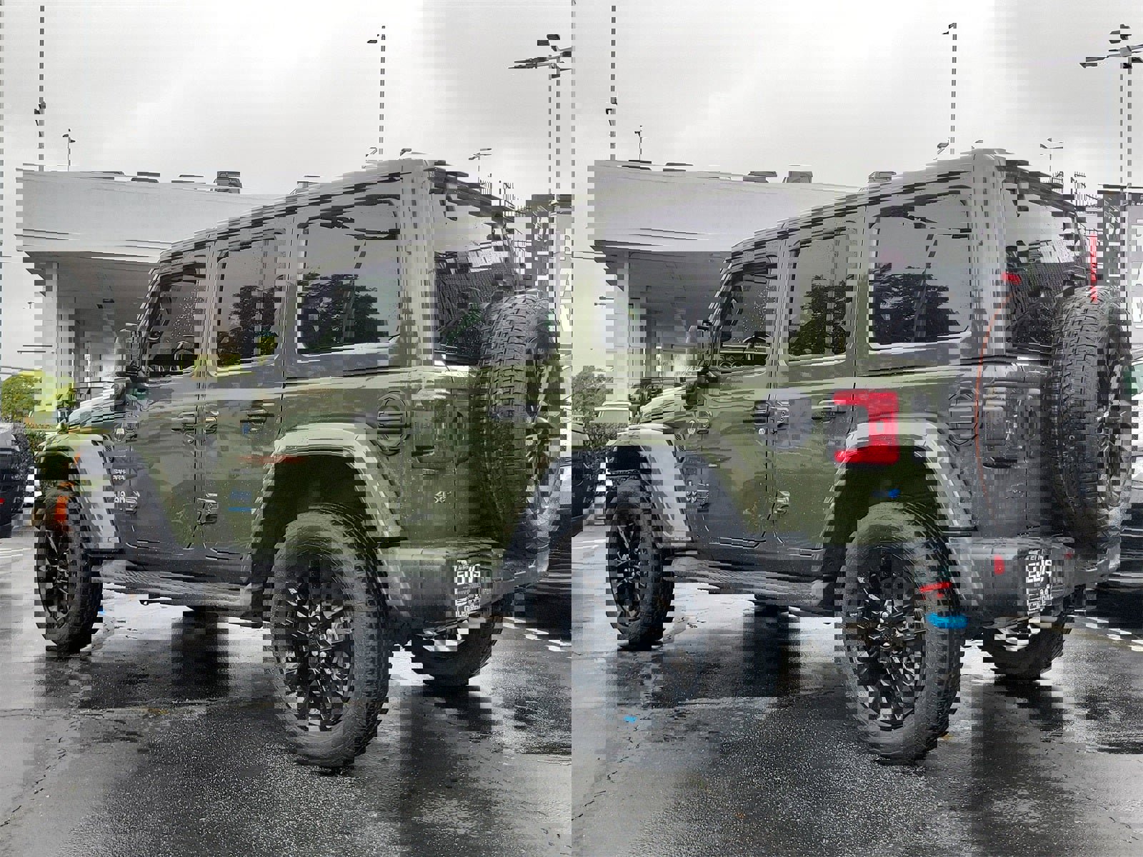 Used 2023 Jeep Wrangler Unlimited Sahara w/ Cold Weather Group image 2