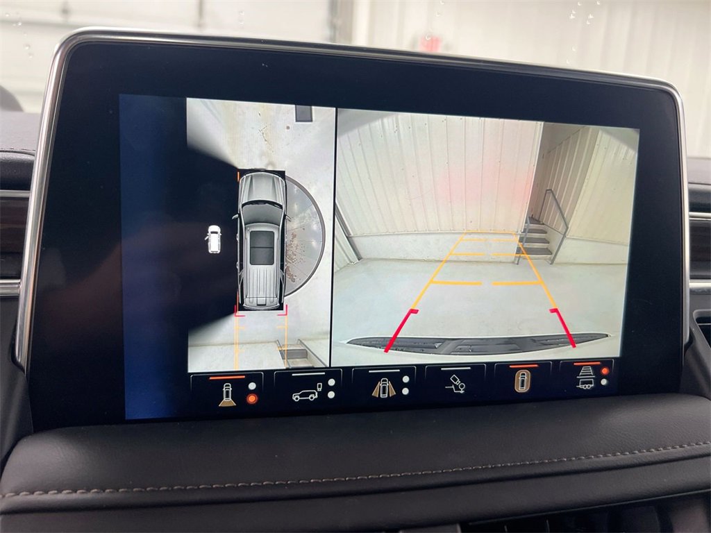 Used 2024 Chevrolet Suburban High Country w/ Advanced Technology Package image 15