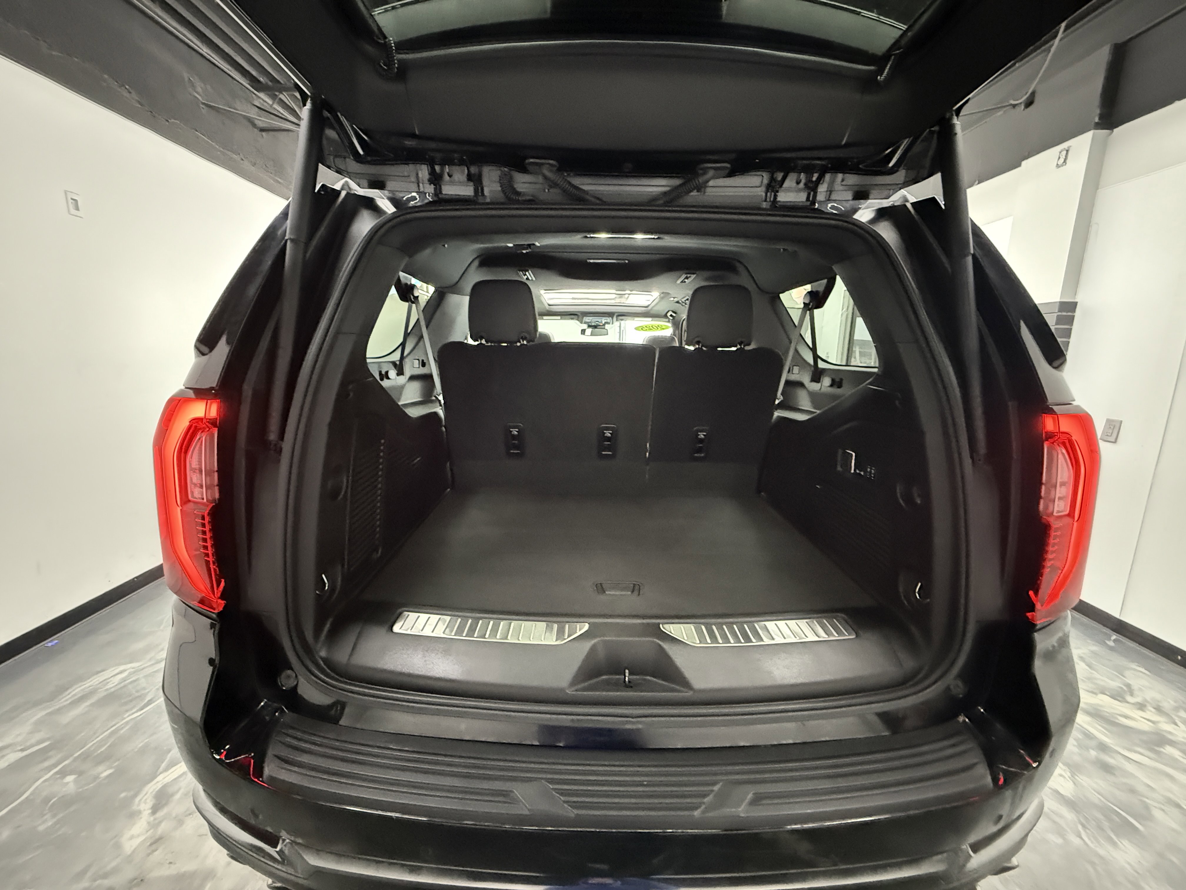 Used 2025 GMC Yukon XL AT4 image 31