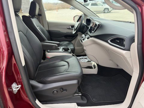 Used 2020 Chrysler Pacifica Touring-L Plus image 27