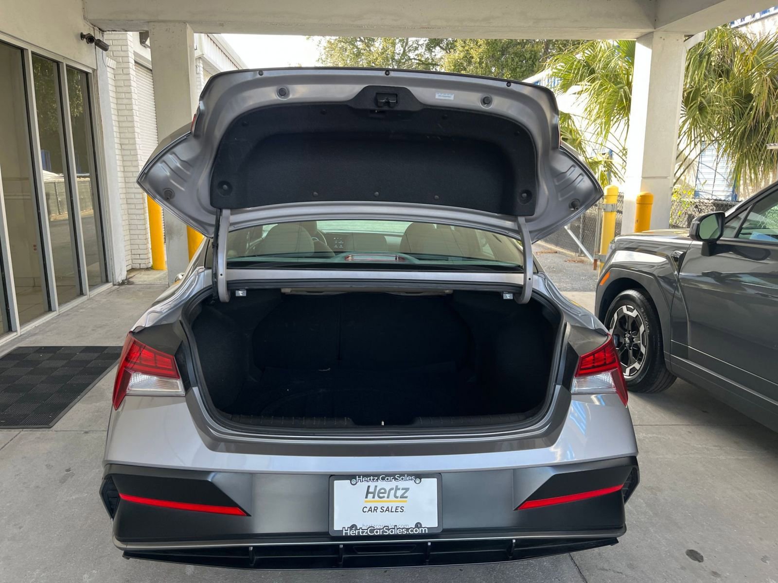 Used 2025 Hyundai Elantra SEL image 32