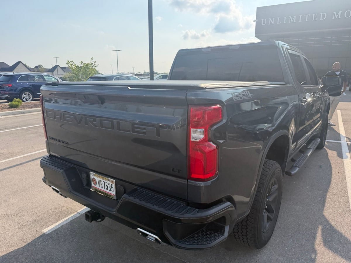 Used 2021 Chevrolet Silverado 1500 LT Trail Boss w/ Convenience Package II AWD/4WD image 3