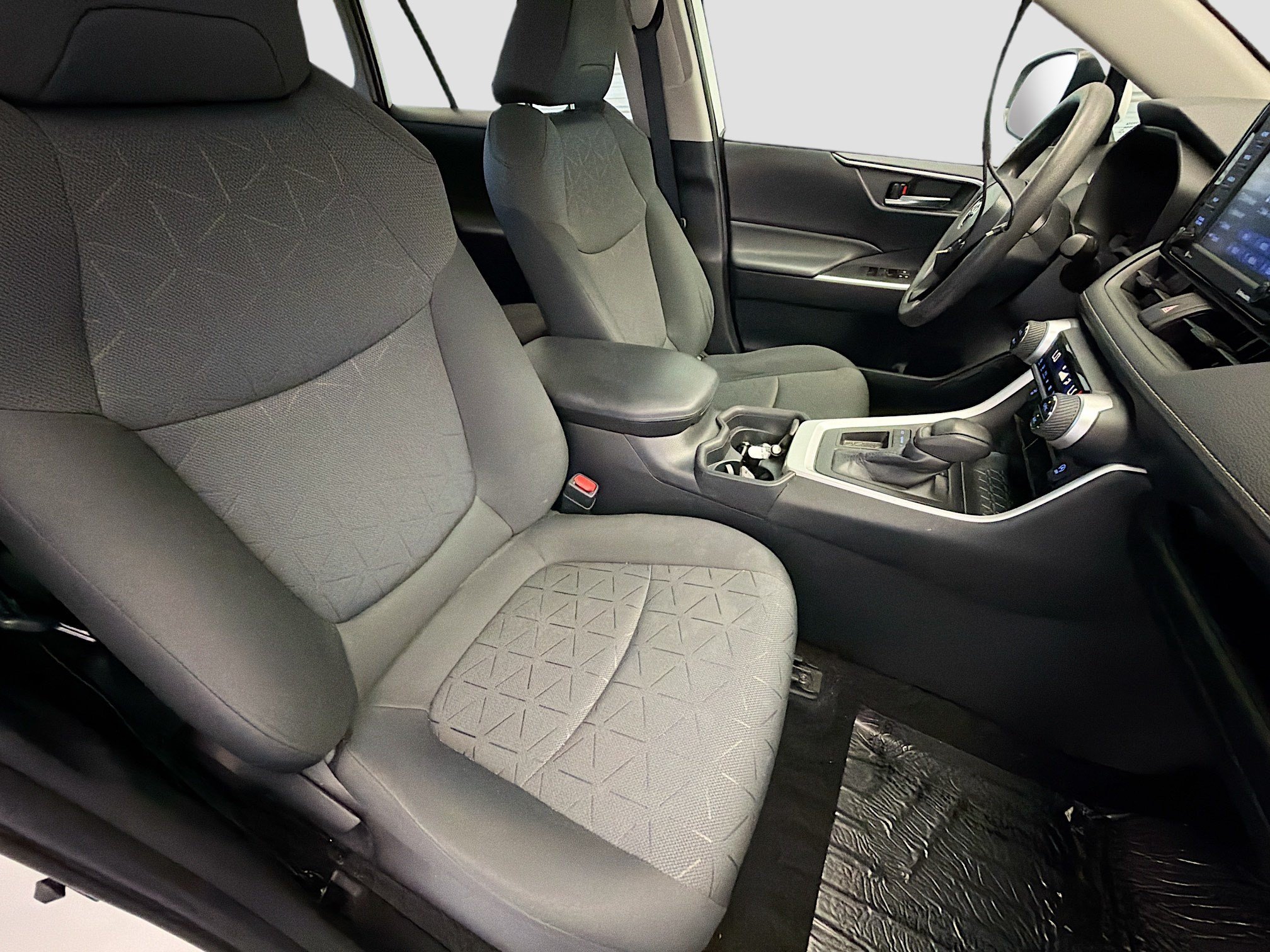 Used 2021 Toyota RAV4 XLE w/ Carpet Mat Package (TMS) FWD image 15