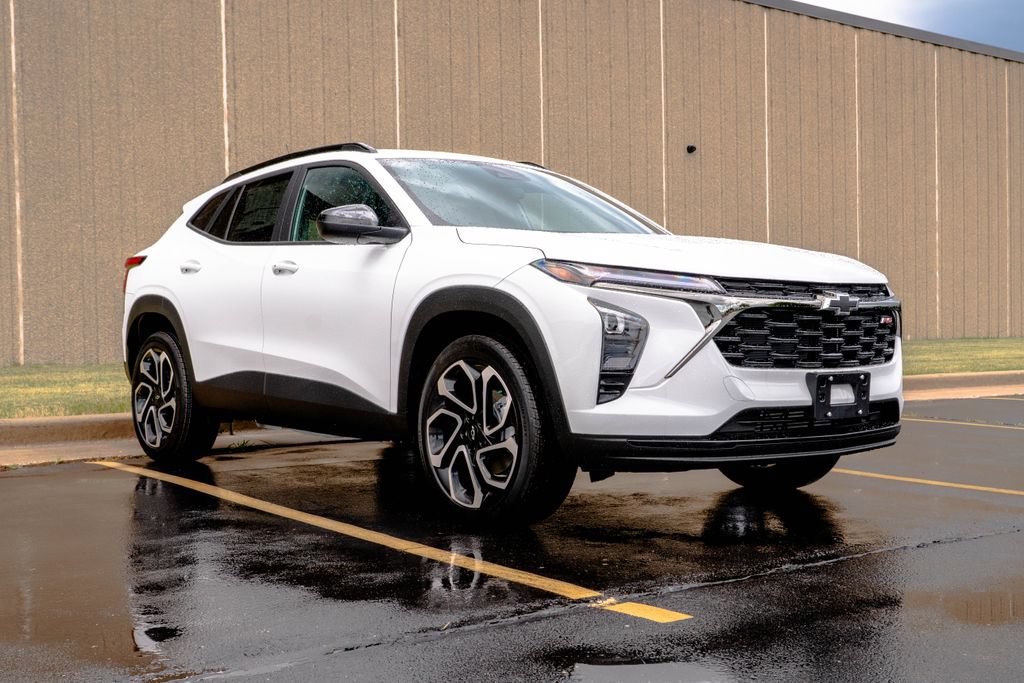 New 2026 Chevrolet Trax RS w/ Driver Confidence Package FWD image 2