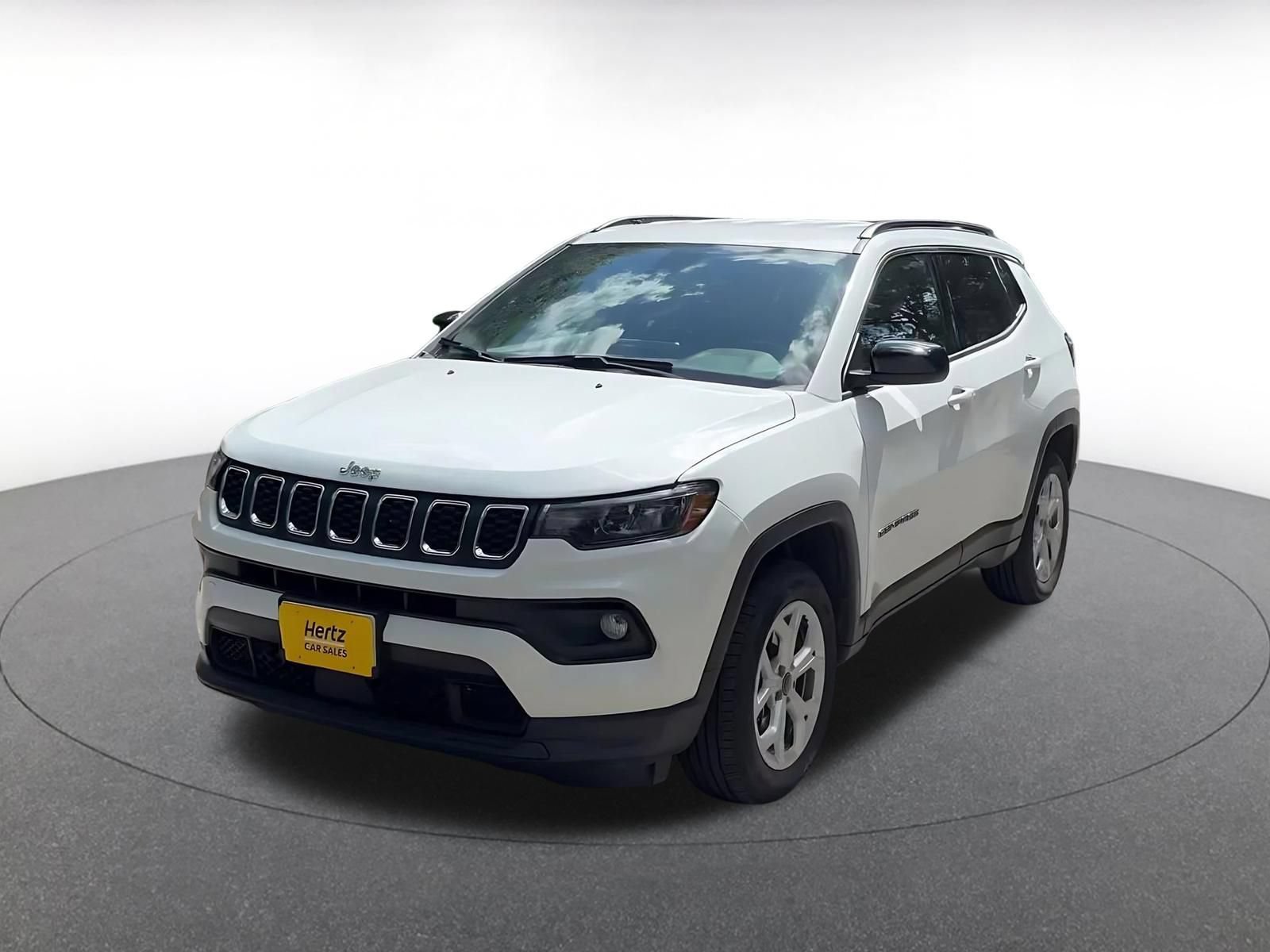 Used 2025 Jeep Compass Latitude AWD/4WD image 7