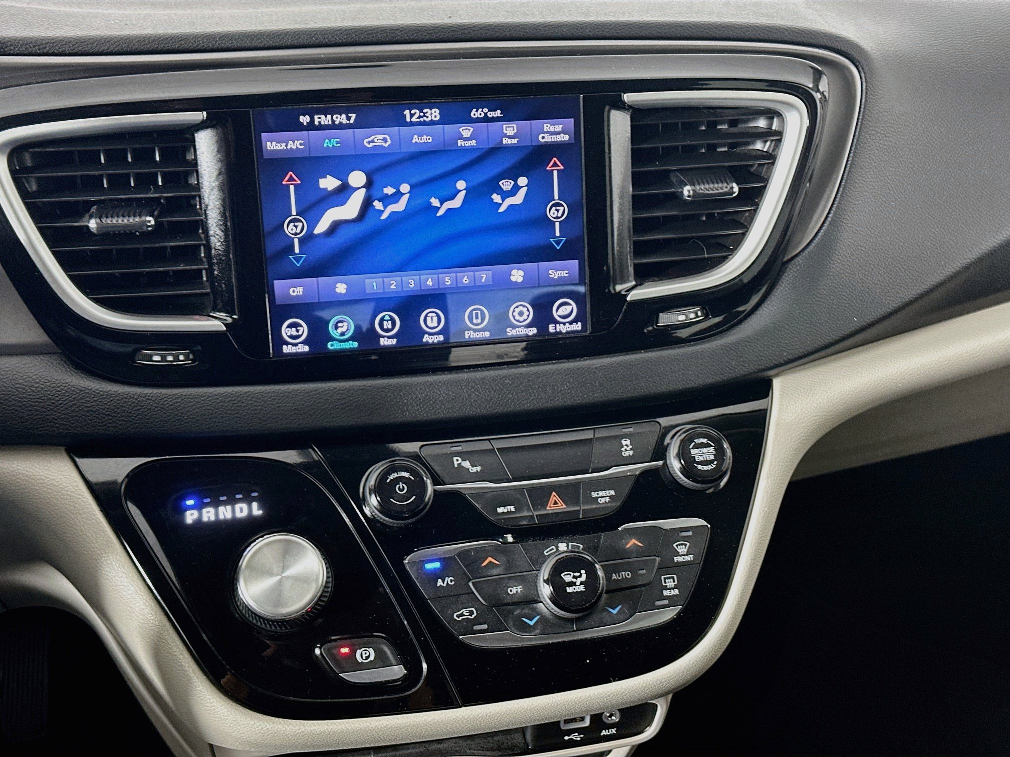 Used 2020 Chrysler Pacifica Touring FWD image 24
