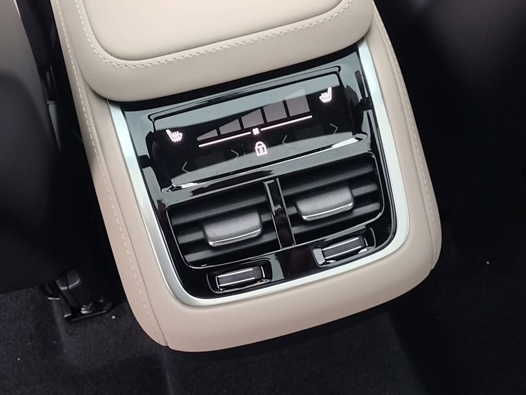 New 2026 Volvo XC90 B6 Plus w/ Protection Package Premier image 25