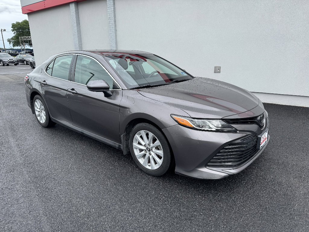 Used 2018 Toyota Camry LE w/ Protection Package (Q2) FWD image 4