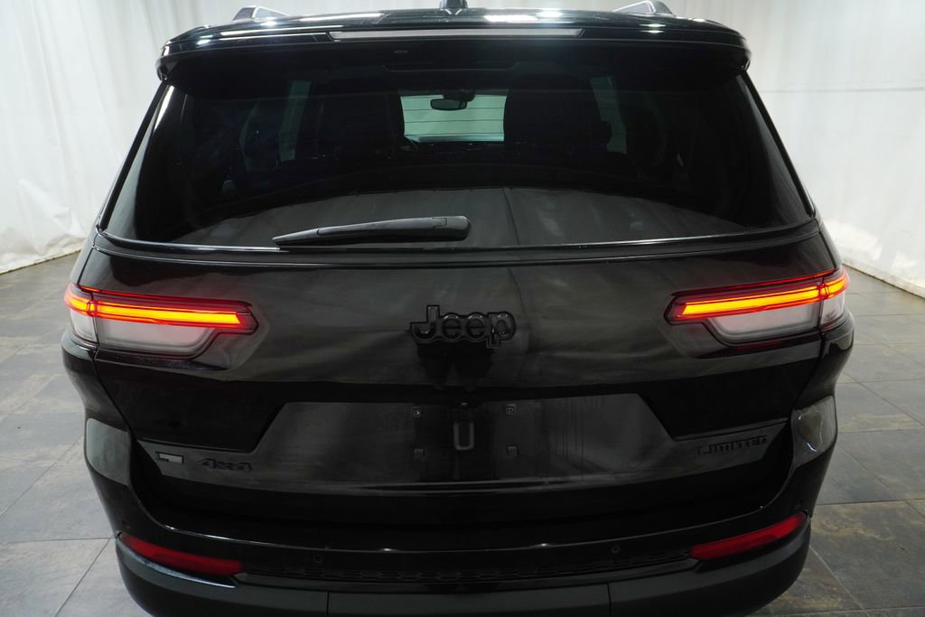 Used 2023 Jeep Grand Cherokee L Limited w/ Black Appearance Package AWD/4WD image 5