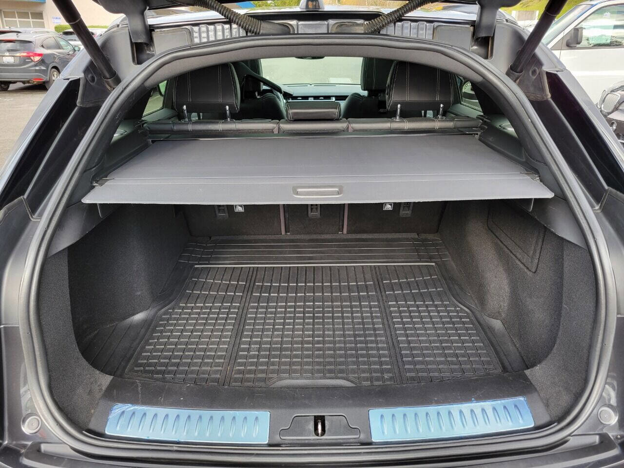 Used 2020 Land Rover Range Rover Velar R-Dynamic HSE image 24